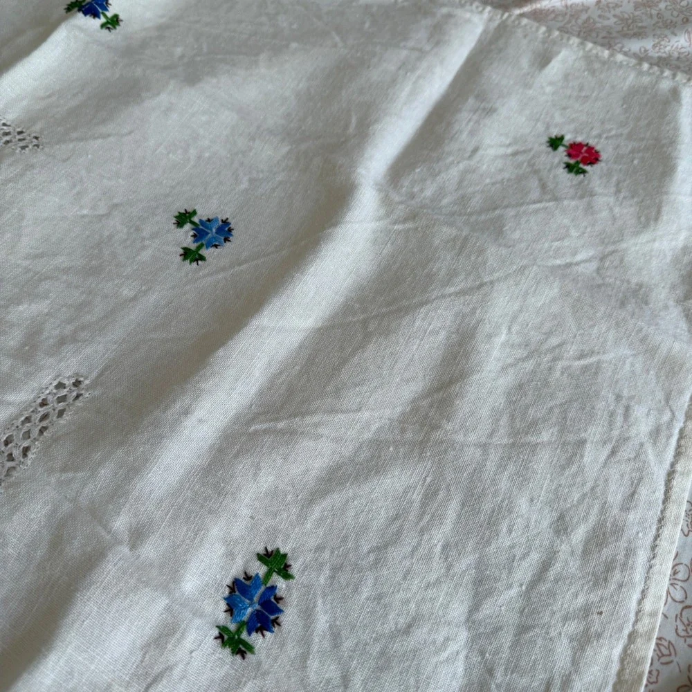 VTG Embroidered Card Tablecloth Set 5 Coasters White Linen Floral Lace 31x31